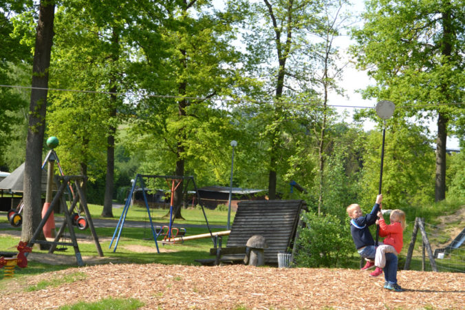 Kinderspielplatz Camping im Eichenwald