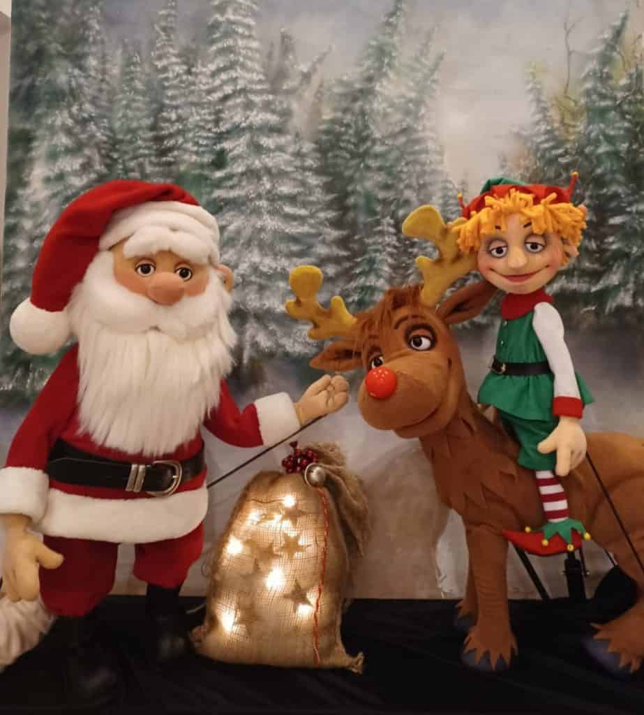 Pressefoto_1_Karfunkel-Fiogurentheater__Weihnachten_